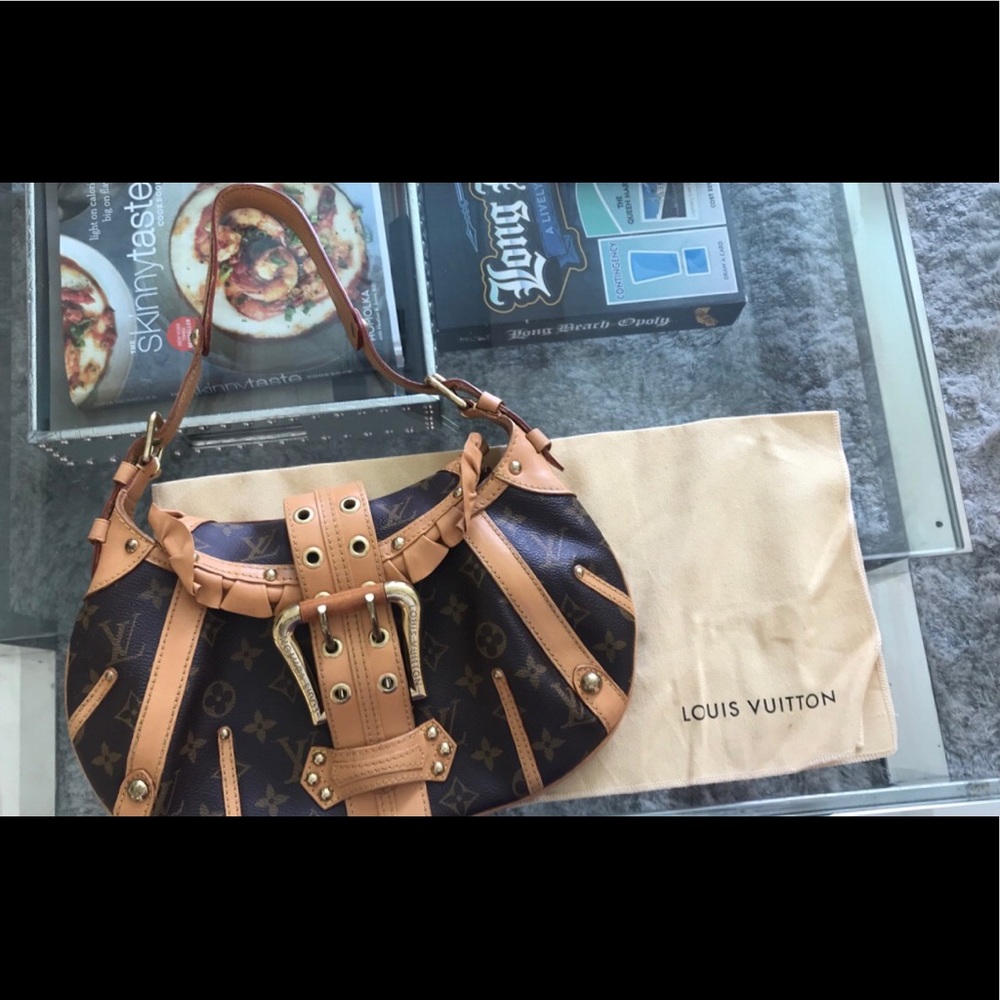 LIMITED EDITION LEONOR LOUIS VUITTON buckle bag